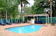 Swimming Pool 7 Baybrook Motor Inn & Apartments
