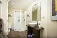 In-room Bathroom Tahi Lodge - Matakana Coast