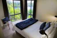 Bedroom The Shingles Riverside Cottages