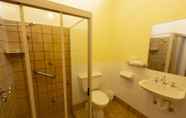 Toilet Kamar 4 Mountain Creek Motel