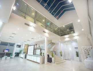 Lobi 2 Sfera's Park Suites & Convention Centre