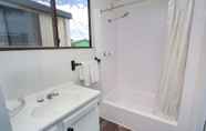 In-room Bathroom 3 BIG4 Bendigo Park Lane Holiday Park