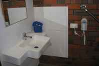 In-room Bathroom Coorrabin Motor Inn