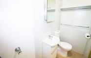 Toilet Kamar 5 AAOK Lakes Resort & Caravan Park