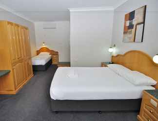 Kamar Tidur 2 Hilton Motel