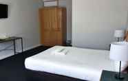 Kamar Tidur 6 Hilton Motel