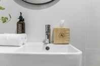 In-room Bathroom The Alison Randwick