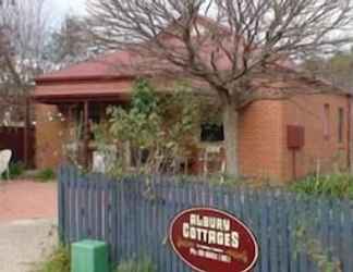 Exterior 2 Albury Cottages