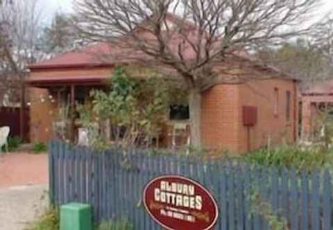 Exterior Albury Cottages