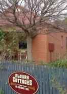 EXTERIOR_BUILDING Albury Cottages