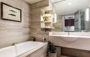 Toilet Kamar 6 Watsons Bay Boutique Hotel