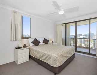 Bedroom 2 Columbia Beachfront Apartments