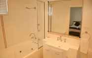 In-room Bathroom 7 Surf Beach Holiday Park