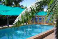 Kolam Renang Palm Waters Holiday Villas