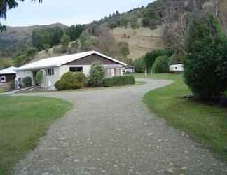 Exterior 2 Kelceys Bush Farmyard Holiday Park