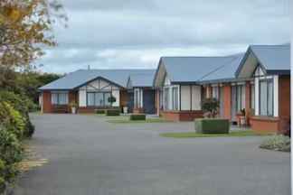 Exterior 2 Tudor Lodge Motel