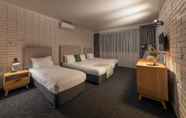 Bedroom 6 Palms Hotel Motel Chullora