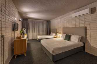 Bedroom 4 Palms Hotel Motel Chullora