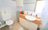 In-room Bathroom 5 Narrowneck Court