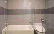 In-room Bathroom 6 Ho Fong Business Stay