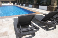 Swimming Pool Hotel Solamar Inn