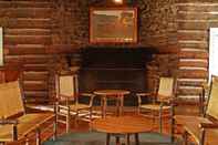 Lobi Roosevelt Lodge & Cabins - Inside the Park