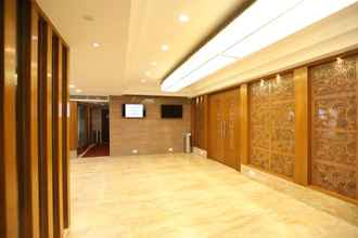 Lobi 4 Silver Cloud Hotel & Banquets Ahmedabad