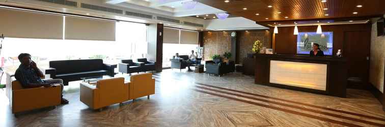 Lobby Silver Cloud Hotel & Banquets Ahmedabad