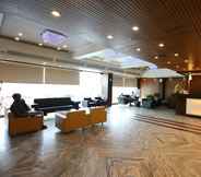 Lobi 6 Silver Cloud Hotel & Banquets Ahmedabad