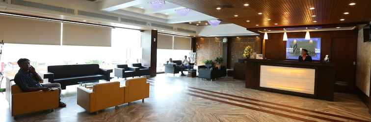 Lobby Silver Cloud Hotel & Banquets Ahmedabad