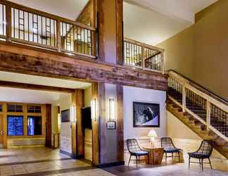 Lobby 2 Canyon Lodge & Cabins - Inside the Park