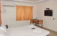 Kamar Tidur 5 Treebo Trend NGH Transit