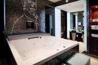 Swimming Pool Canal House Suites at Sofitel Legend The Grand Amsterdam