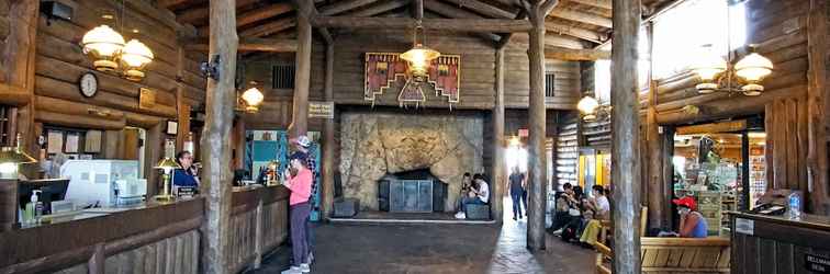 Lobi Thunderbird Lodge - Inside the Park