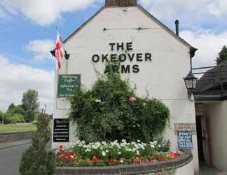 Bên ngoài 2 The Okeover Arms