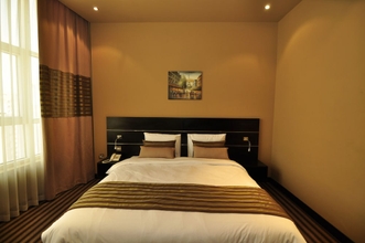 Phòng ngủ 4 Aldar Hotel