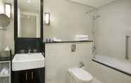 In-room Bathroom 2 DAMAC Maison Cour Jardin