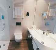 Toilet Kamar 5 Hotel City Lugano, Design & Hospitality