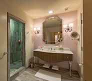 In-room Bathroom 5 Grand Bohemian Hotel Mountain Brook, Autograph Collection