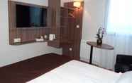 Bedroom 7 Brit Hotel Dieppe