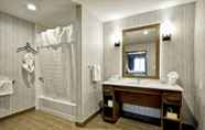 In-room Bathroom 5 Homewood Suites by Hilton Cincinnati/West Chester