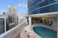 Kolam Renang TRYP by Wyndham Abu Dhabi City Centre