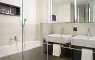 In-room Bathroom 5 Hotel Seepark Thun