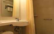 In-room Bathroom 6 Jinjiang Inn Sanya International Shopping Center