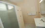 Toilet Kamar 4 Harbour View Motel