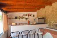 Bar, Cafe and Lounge Villa Le Magnolie