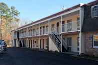 ภายนอกอาคาร Fort Eustis Inn