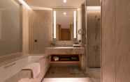 Toilet Kamar 2 Golden Lake Hotel