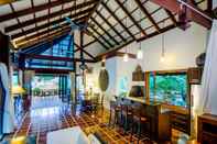 บาร์ คาเฟ่ และเลานจ์ Koh Jum Beach Villas “A member of Secret Retreats”