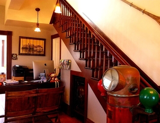 Lobby 2 Captain's Inn at Moss Landing